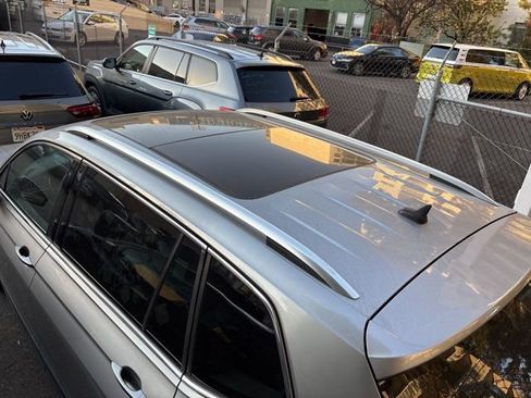 Certified 2022 Volkswagen Tiguan SE w/ Panoramic Sunroof Package image 6