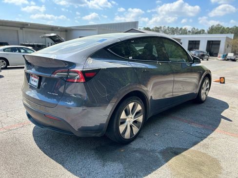 Used 2021 Tesla Model Y Long Range image 7