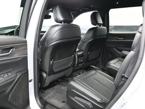 Used 2024 Jeep Grand Cherokee L Limited w/ Black Appearance Package AWD/4WD image 23