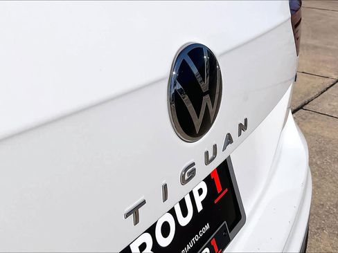 Used 2024 Volkswagen Tiguan SE AWD/4WD image 65