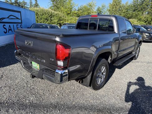 Used 2019 Toyota Tacoma SR5 AWD/4WD image 3