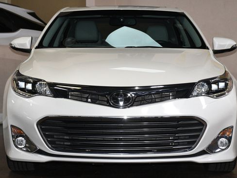 Used 2013 Toyota Avalon Limited w/ Technology Pkg FWD image 1