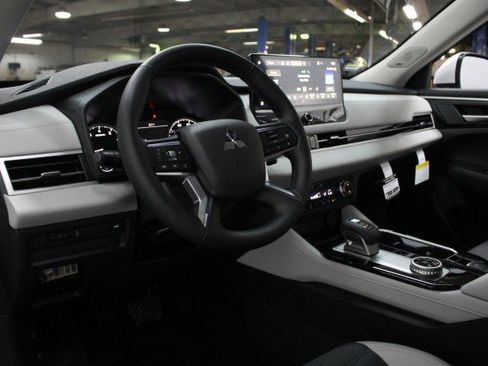 New 2026 Mitsubishi Outlander SE AWD/4WD image 5