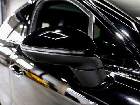 Used 2023 Porsche Cayenne Platinum Edition image 45