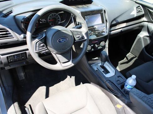 Used 2017 Subaru Impreza 2.0i image 2