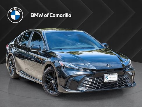 Used 2025 Toyota Camry SE FWD image 1