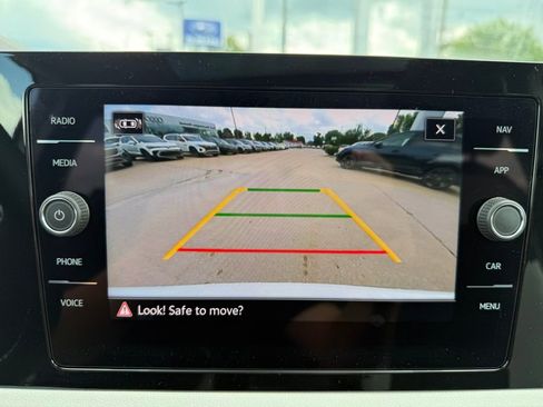 New 2025 Volkswagen Taos SEL image 13