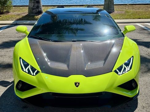 Used 2022 Lamborghini Huracan EVO image 2