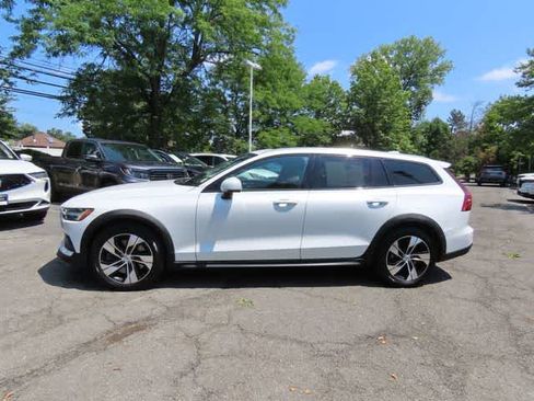 Used 2020 Volvo V60 T5 Cross Country w/ Protection Package Premier AWD/4WD image 3