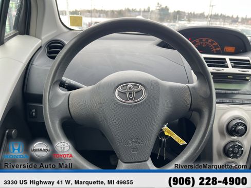 Used 2010 Toyota Yaris 2-Door Hatchback image 20