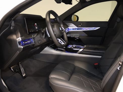Used 2023 BMW 760i xDrive image 39