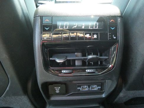 Used 2022 Jeep Grand Cherokee L Overland w/ Advanced Protech Group III AWD/4WD image 19