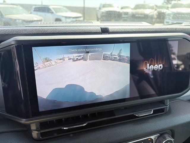 Used 2024 Jeep Wrangler Unlimited AWD/4WD image 18