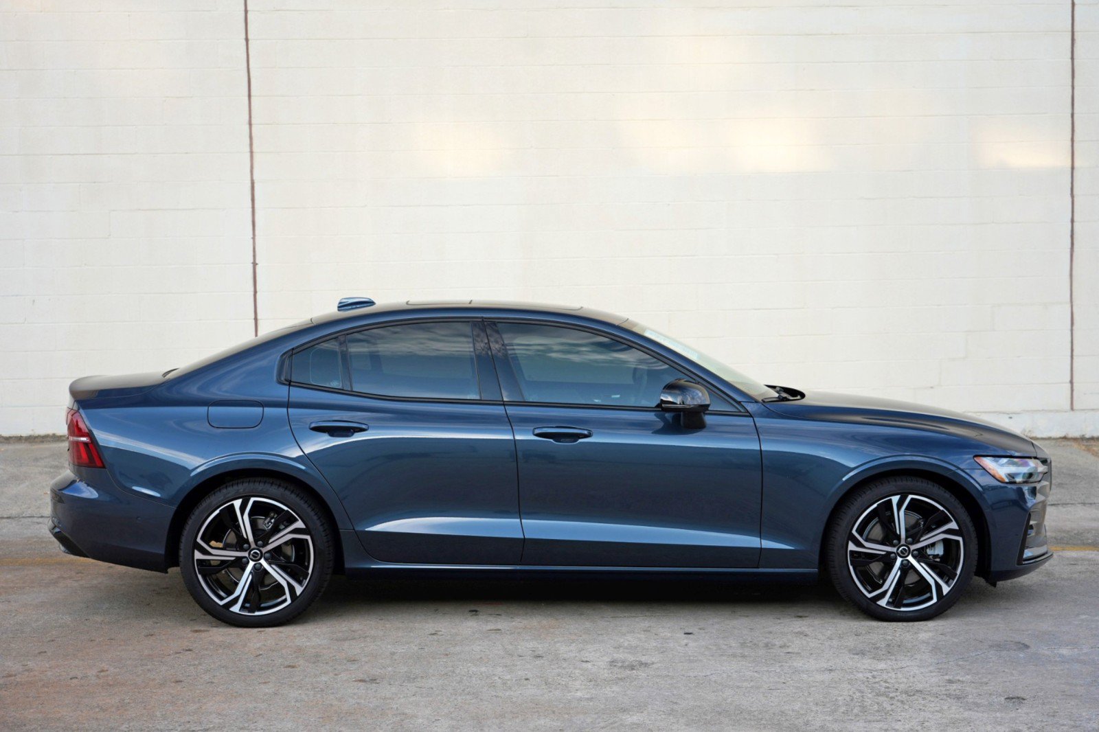 Used 2025 Volvo S60 B5 Plus w/ Climate Package FWD image 57