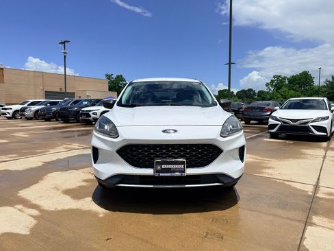 Used 2022 Ford Escape SE FWD image 2