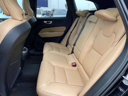 Used 2023 Volvo XC60 B5 Ultimate w/ Climate Package FWD image 3