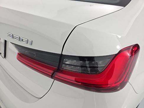 Used 2021 BMW 330i xDrive Sedan w/ Convenience Package image 9