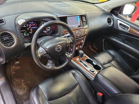 Used 2020 Nissan Pathfinder Platinum image 13
