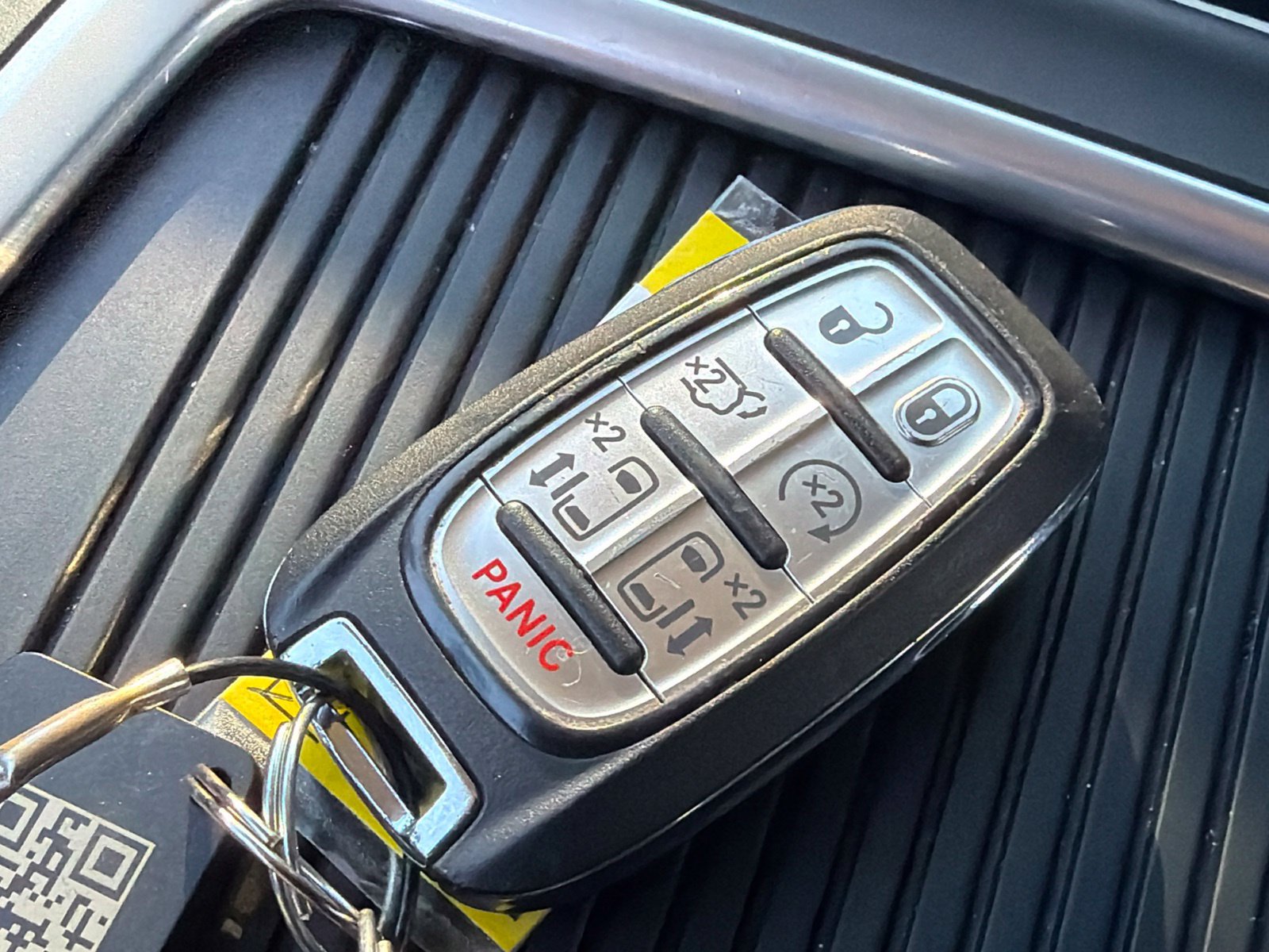 Used 2024 Chrysler Pacifica Touring-L FWD image 27