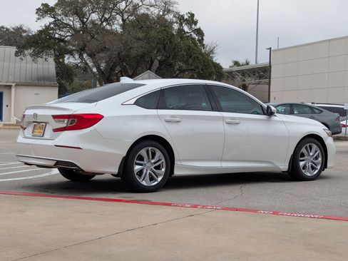 Certified 2018 Honda Accord LX image 4