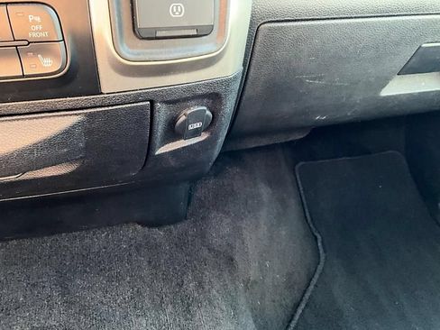 Used 2017 RAM 2500 SLT w/ Black Appearance Group AWD/4WD image 30