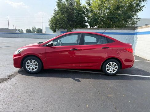 Used 2012 Hyundai Accent GLS FWD image 2
