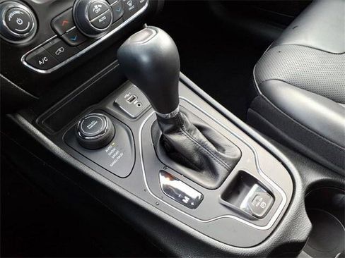 Certified 2022 Jeep Cherokee Latitude Lux image 22