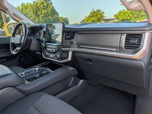 Used 2024 Ford Expedition XLT AWD/4WD image 24