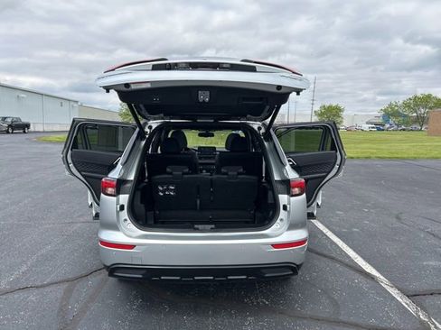 Used 2025 Mitsubishi Outlander 4WD Plug-In Hybrid image 22