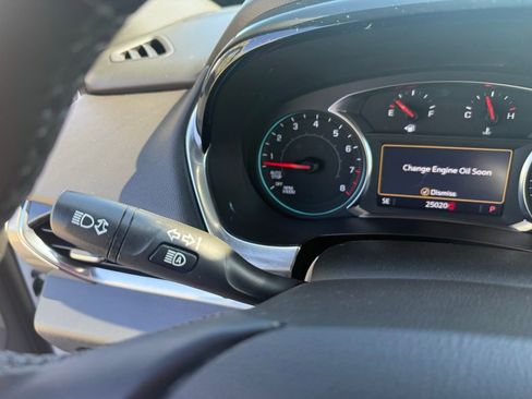 Used 2023 Chevrolet Traverse LT image 37