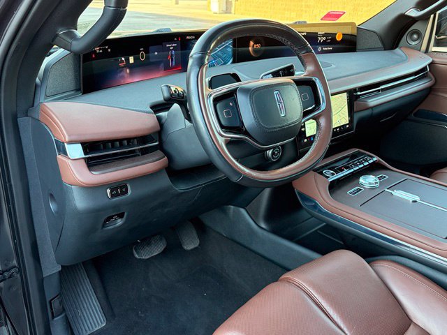 Used 2025 Lincoln Navigator Reserve AWD/4WD image 12