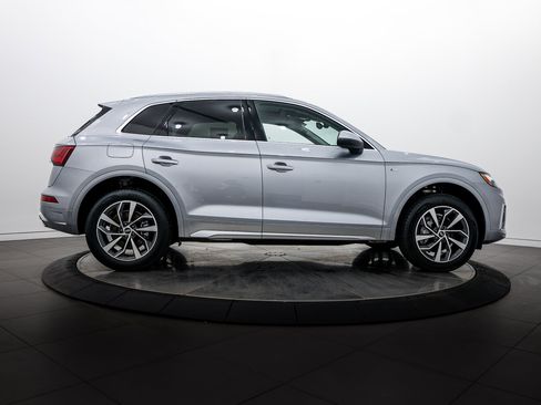 Certified 2023 Audi Q5 2.0T Premium Plus w/ Premium Plus Package AWD/4WD image 2
