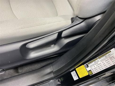 Used 2020 Toyota Corolla LE image 13