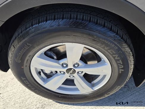 Certified 2025 Kia Sorento LX image 10