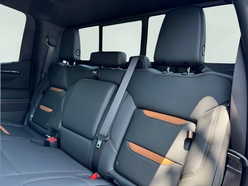 New 2026 GMC Sierra 1500 AT4 w/ AT4 Premium Package AWD/4WD image 14