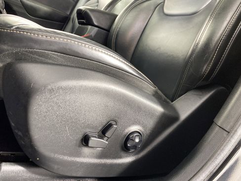 Used 2019 Jeep Cherokee Limited image 18