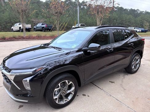 Used 2026 Chevrolet Trax LT w/ Driver Confidence Package image 8