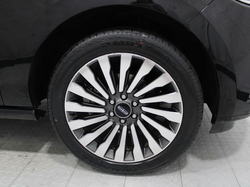 Used 2018 Lincoln Navigator Reserve w/ Technology Package AWD/4WD image 5