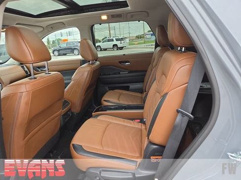 Used 2023 Nissan Pathfinder Platinum AWD/4WD image 24
