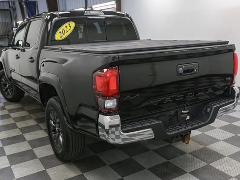 Used 2023 Toyota Tacoma SR5 AWD/4WD image 11