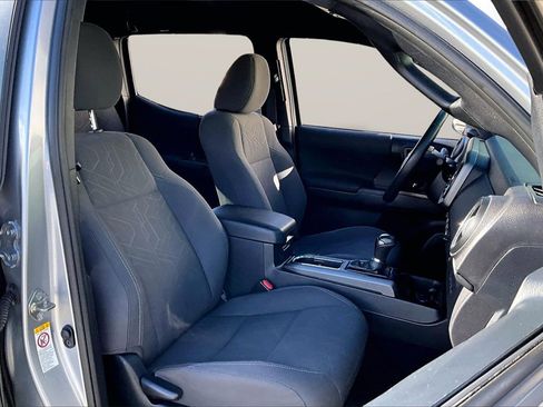 Used 2019 Toyota Tacoma TRD Off-Road w/ Technology Package image 21