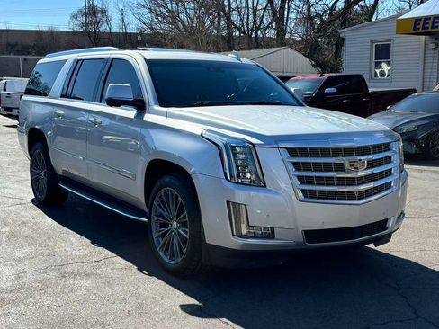 Used 2019 Cadillac Escalade ESV Luxury w/ LPO, Radiant Package AWD/4WD image 2