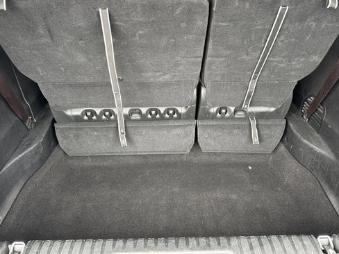 Used 2025 Chrysler Pacifica Select image 16