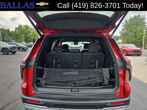Used 2024 Chevrolet Traverse LT w/ Trailering Package AWD/4WD image 25