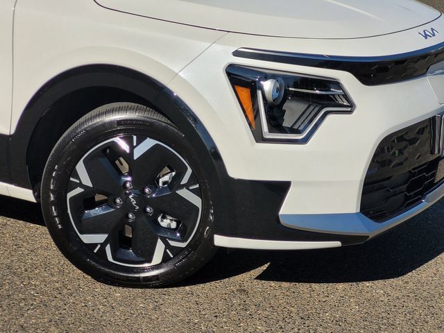 Used 2024 Kia Niro Wind w/ Wind Preserve Package FWD image 6