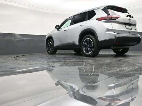 Used 2024 Nissan Rogue SV image 23