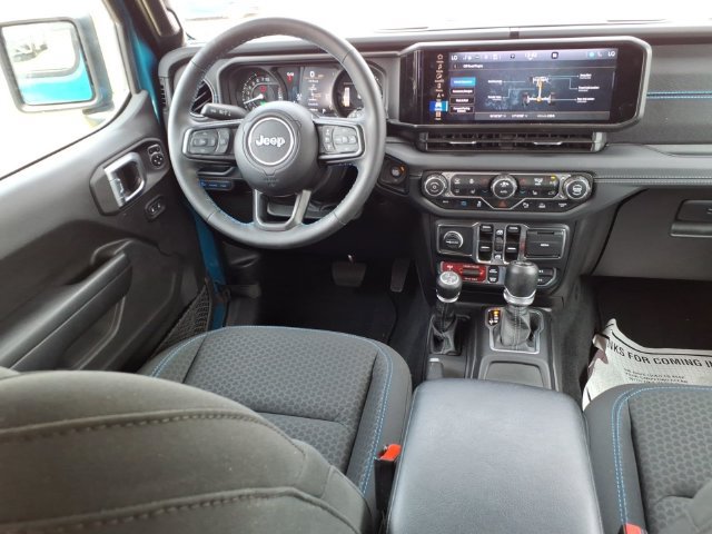 Used 2024 Jeep Wrangler Unlimited Rubicon 4xe w/ Technology Group AWD/4WD image 4