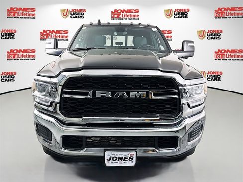 Used 2024 RAM 2500 Tradesman w/ Chrome Appearance Group image 12