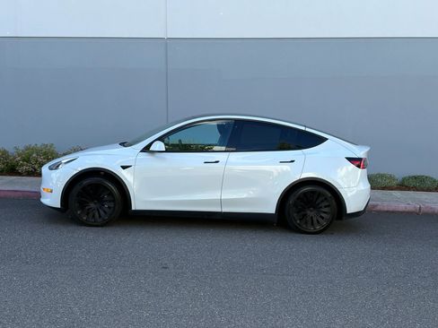 Used 2020 Tesla Model Y Long Range AWD/4WD image 3