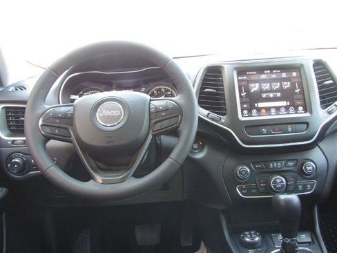 Used 2022 Jeep Cherokee Trailhawk w/ Premium Leather Package AWD/4WD image 5